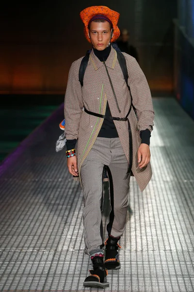 Look 15